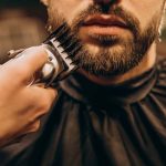 تصویر ریش یک مرد است.که در آکادمی و آرایشگاه محمد فرشته است.